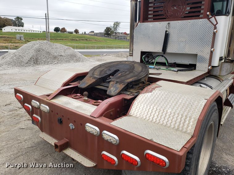 image for item ET9934 1999 Kenworth W900 semi truck