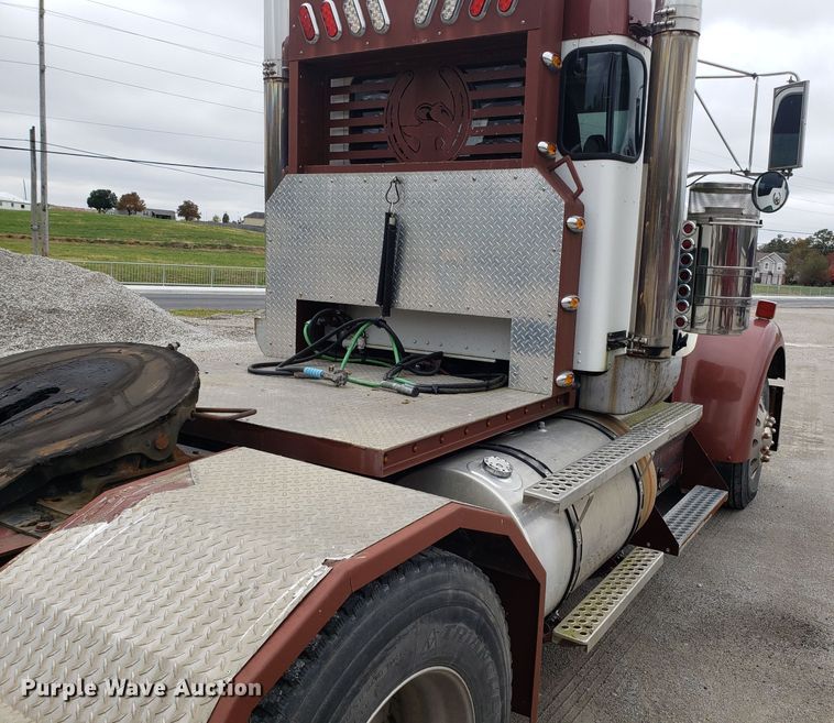 image for item ET9934 1999 Kenworth W900 semi truck