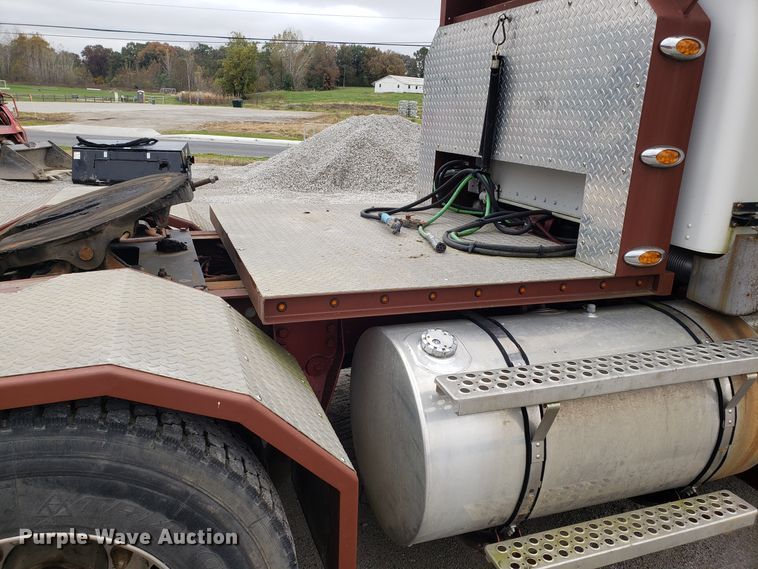 image for item ET9934 1999 Kenworth W900 semi truck