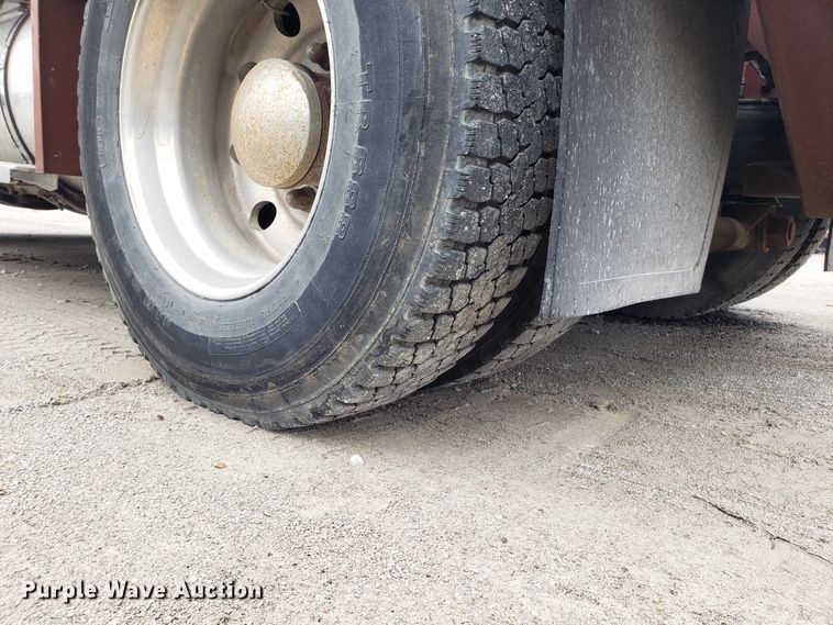 image for item ET9934 1999 Kenworth W900 semi truck