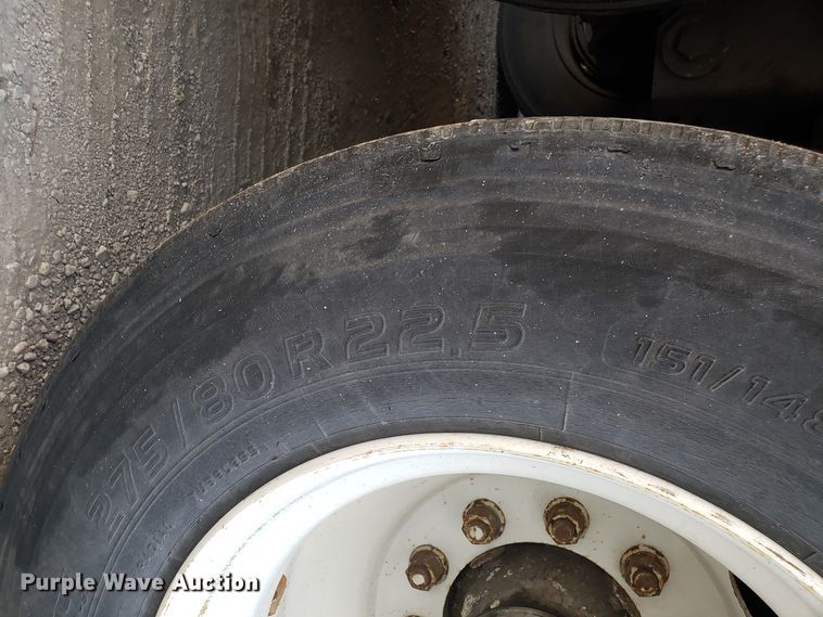 image for item ET9954 1997 Stoughton dry van trailer