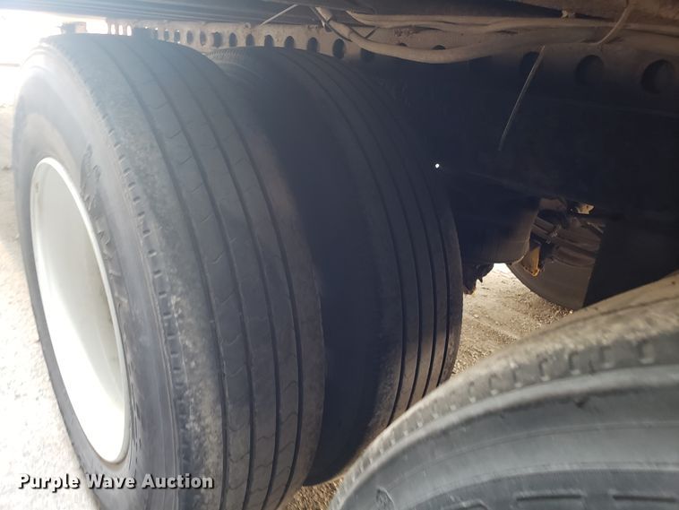 image for item ET9954 1997 Stoughton dry van trailer