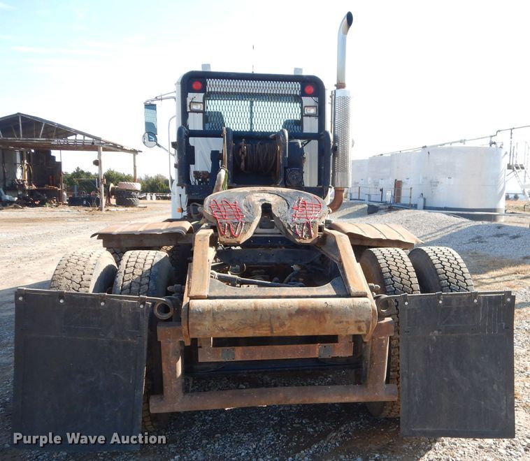 image for item FA9846 2004 Mack CH613 semi truck