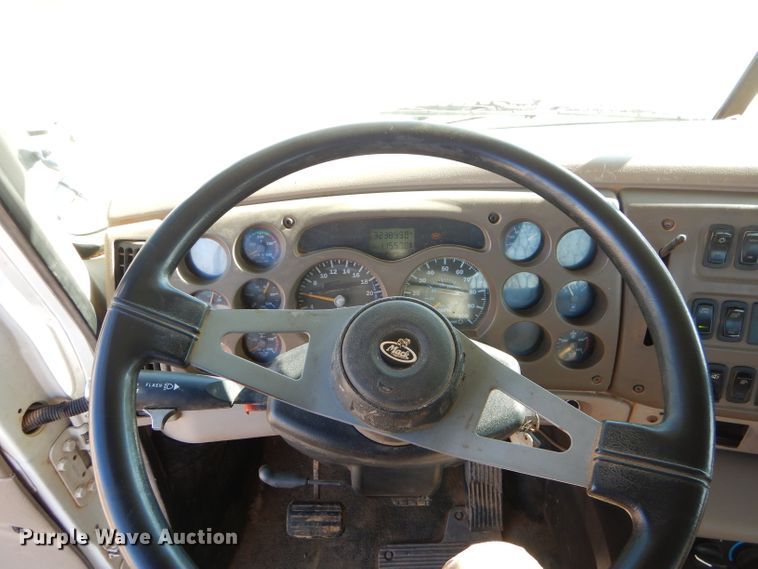 image for item FA9846 2004 Mack CH613 semi truck