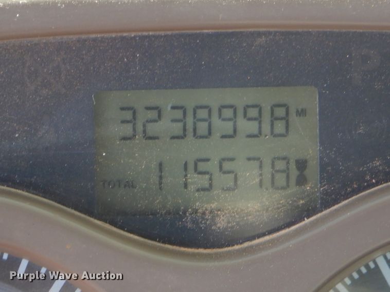 image for item FA9846 2004 Mack CH613 semi truck