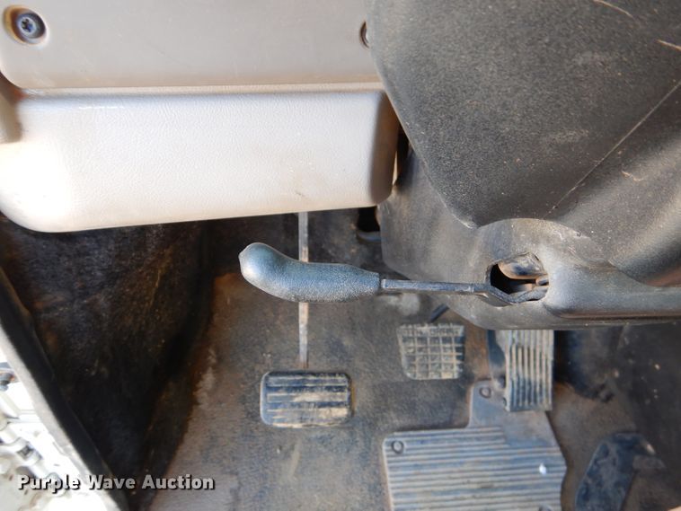 image for item FA9846 2004 Mack CH613 semi truck