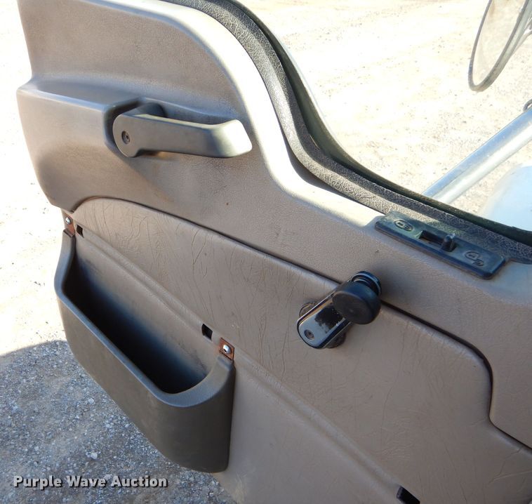 image for item FA9846 2004 Mack CH613 semi truck