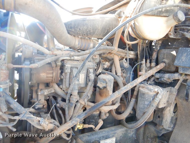 image for item FA9846 2004 Mack CH613 semi truck