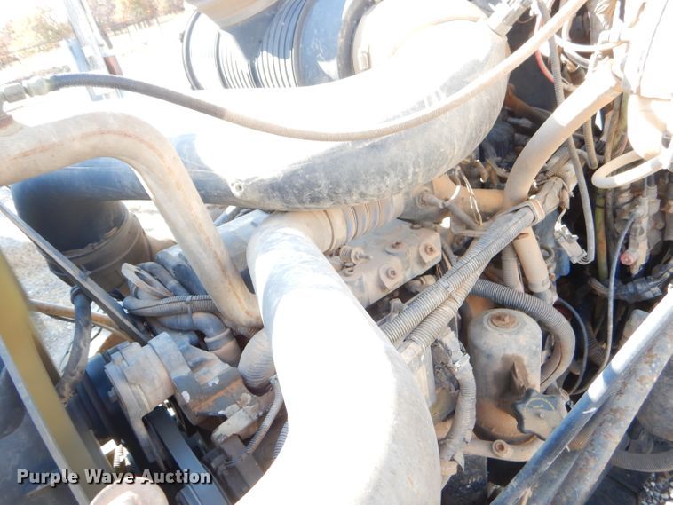 image for item FA9846 2004 Mack CH613 semi truck