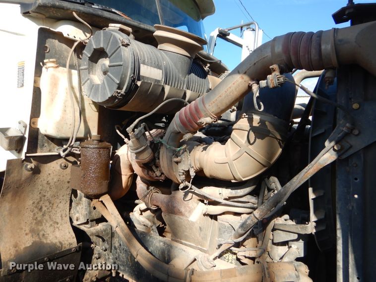 image for item FA9846 2004 Mack CH613 semi truck