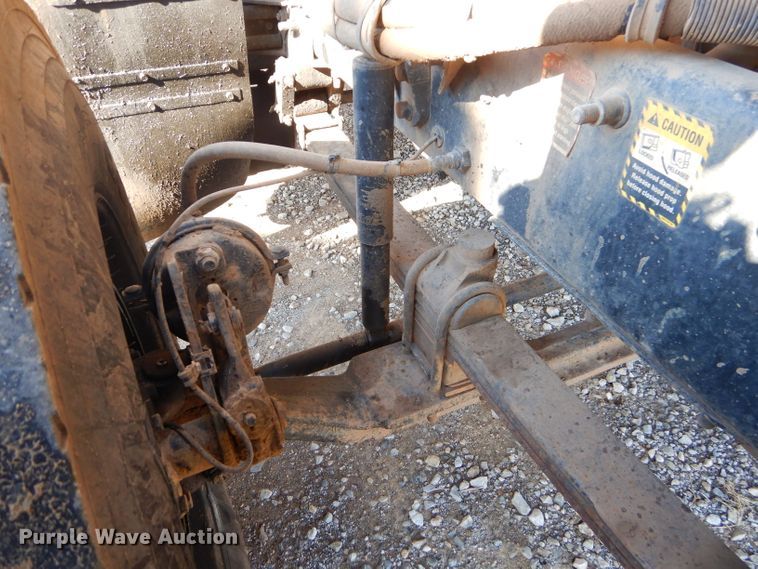 image for item FA9846 2004 Mack CH613 semi truck