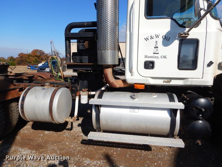 image for item FA9846 2004 Mack CH613 semi truck