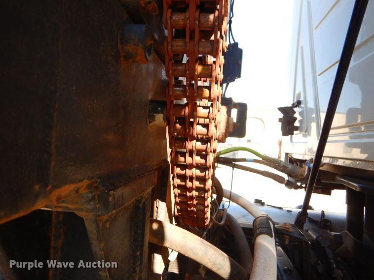 image for item FA9846 2004 Mack CH613 semi truck