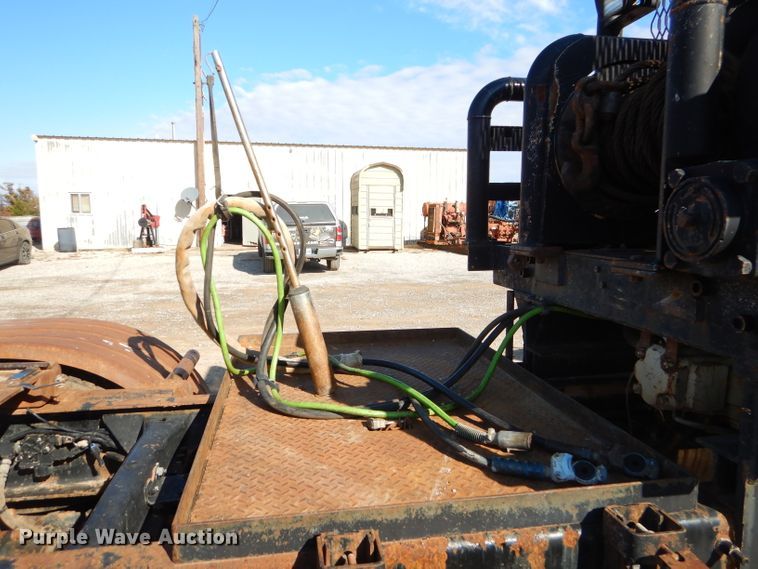 image for item FA9846 2004 Mack CH613 semi truck