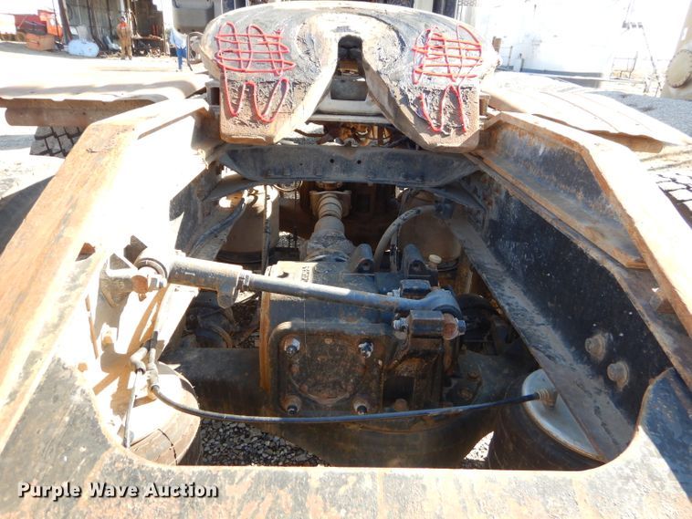 image for item FA9846 2004 Mack CH613 semi truck