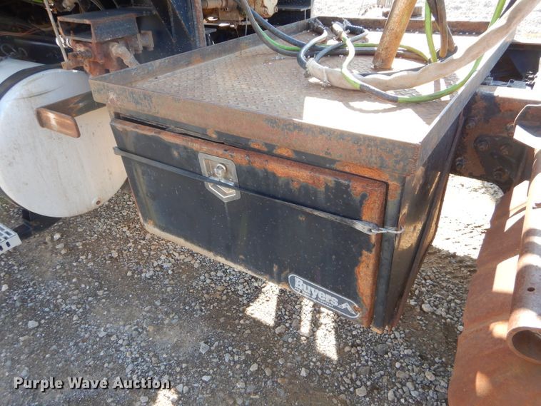 image for item FA9846 2004 Mack CH613 semi truck