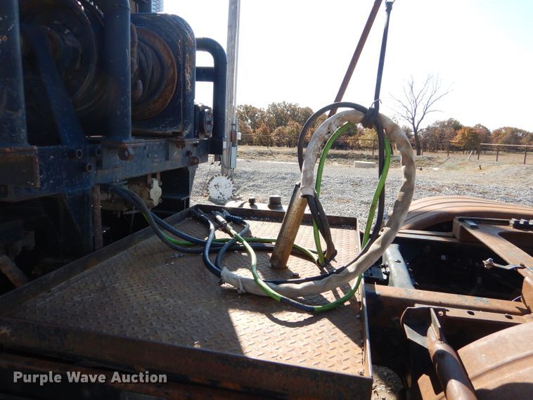 image for item FA9846 2004 Mack CH613 semi truck