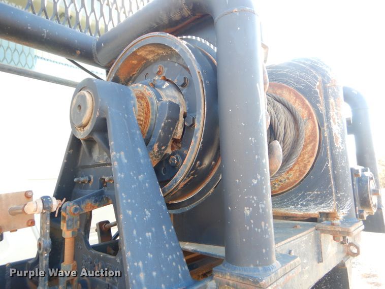 image for item FA9846 2004 Mack CH613 semi truck