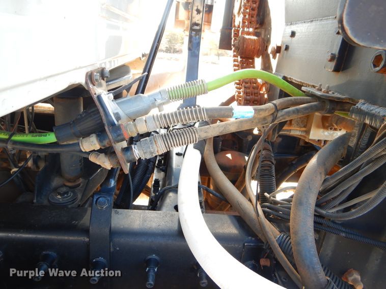 image for item FA9846 2004 Mack CH613 semi truck