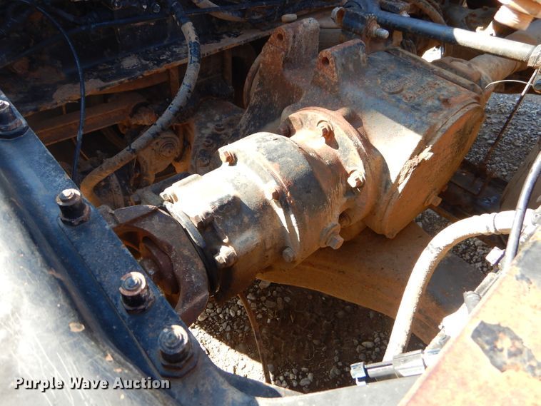 image for item FA9846 2004 Mack CH613 semi truck