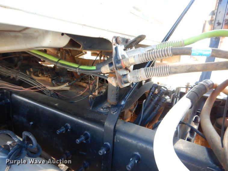 image for item FA9846 2004 Mack CH613 semi truck