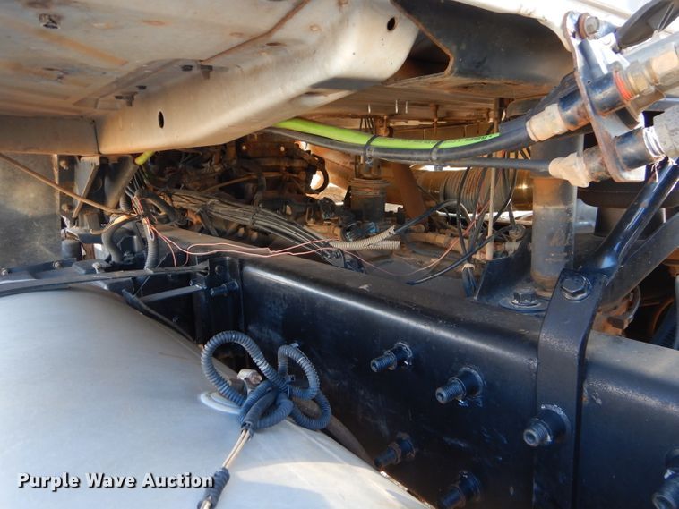 image for item FA9846 2004 Mack CH613 semi truck