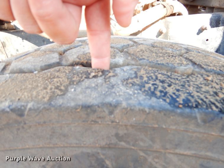 image for item FA9846 2004 Mack CH613 semi truck