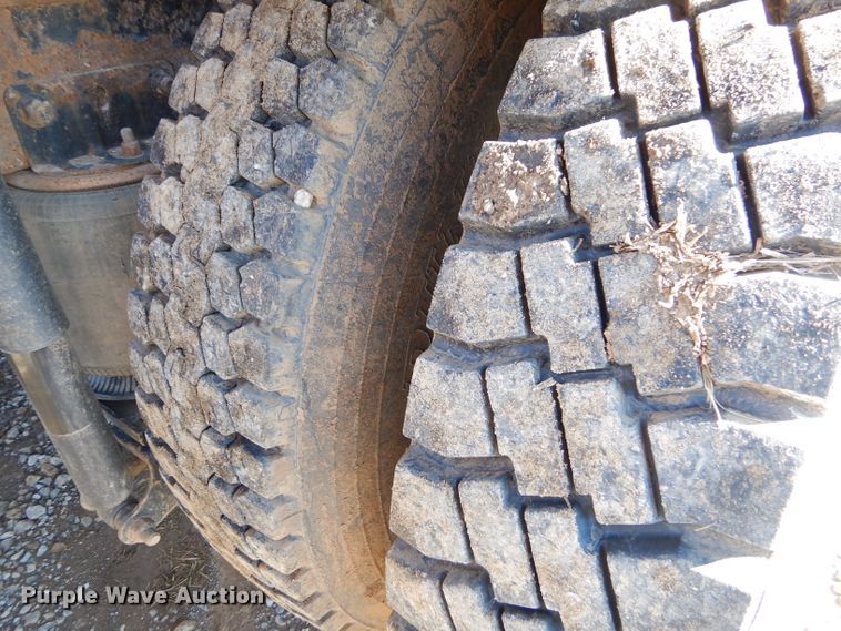 image for item FA9846 2004 Mack CH613 semi truck