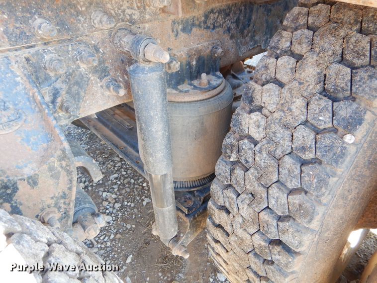 image for item FA9846 2004 Mack CH613 semi truck