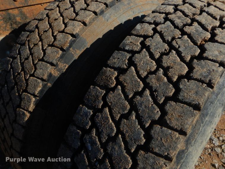 image for item FA9846 2004 Mack CH613 semi truck