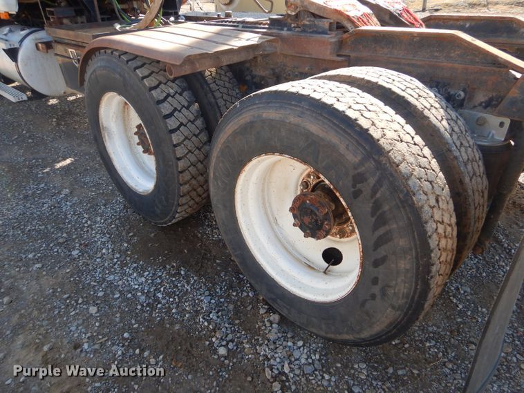 image for item FA9846 2004 Mack CH613 semi truck