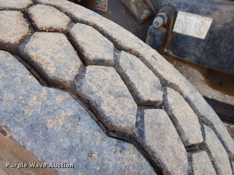 image for item FA9846 2004 Mack CH613 semi truck