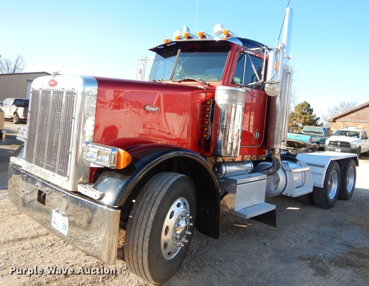 image for item FA9851 2001 Peterbilt 378 semi truck