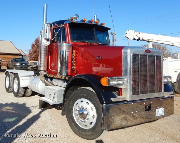 image for item FA9851 2001 Peterbilt 378 semi truck