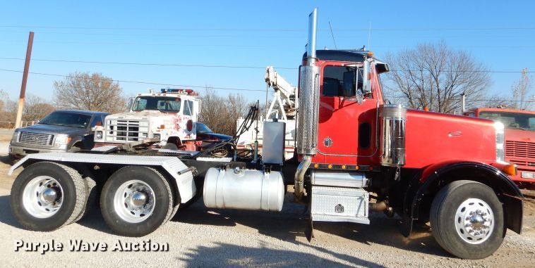 image for item FA9851 2001 Peterbilt 378 semi truck