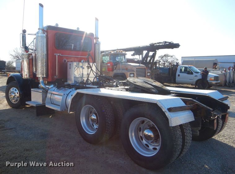 image for item FA9851 2001 Peterbilt 378 semi truck