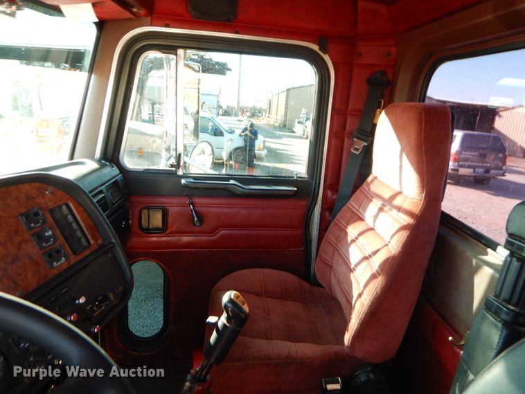 image for item FA9851 2001 Peterbilt 378 semi truck