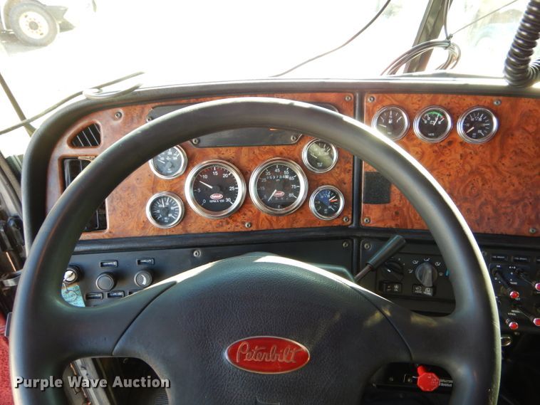 image for item FA9851 2001 Peterbilt 378 semi truck