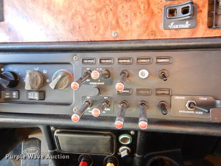 image for item FA9851 2001 Peterbilt 378 semi truck