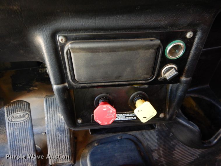 image for item FA9851 2001 Peterbilt 378 semi truck