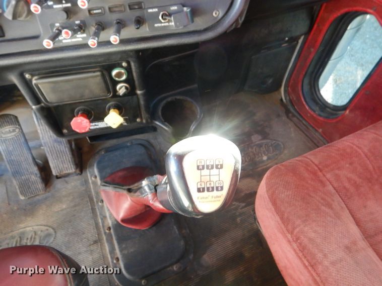 image for item FA9851 2001 Peterbilt 378 semi truck