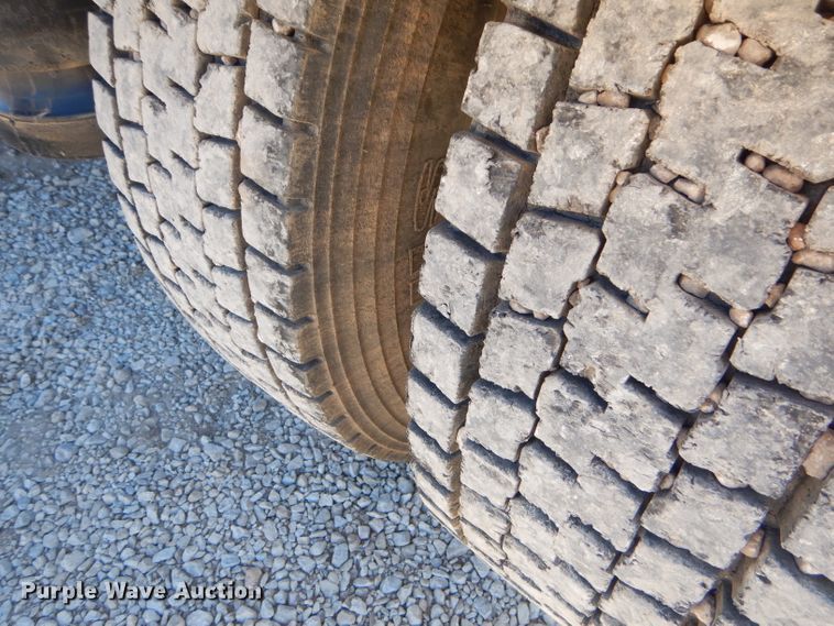 image for item FA9851 2001 Peterbilt 378 semi truck