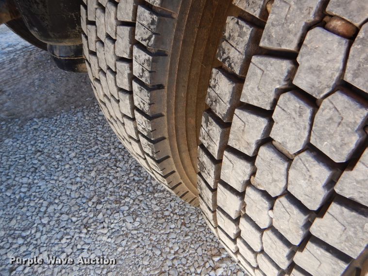 image for item FA9851 2001 Peterbilt 378 semi truck