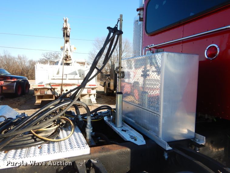 image for item FA9851 2001 Peterbilt 378 semi truck