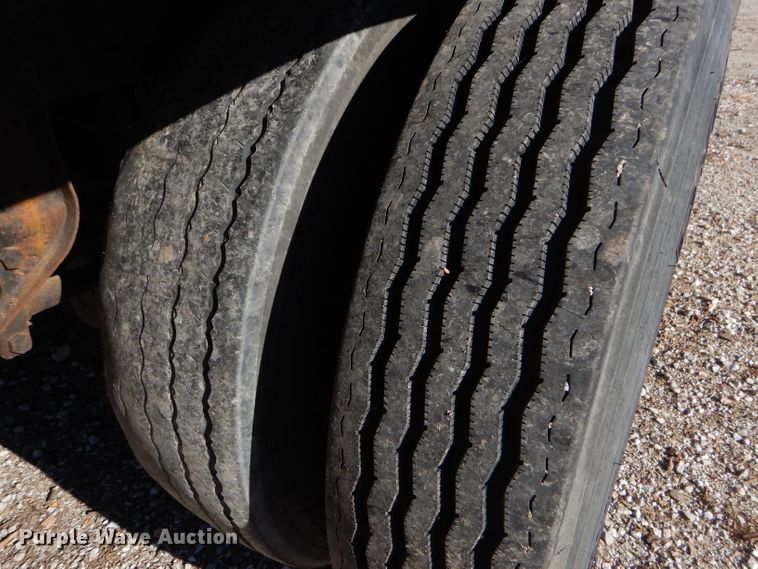 image for item FA9902 1996 Trailmobile commodity trailer