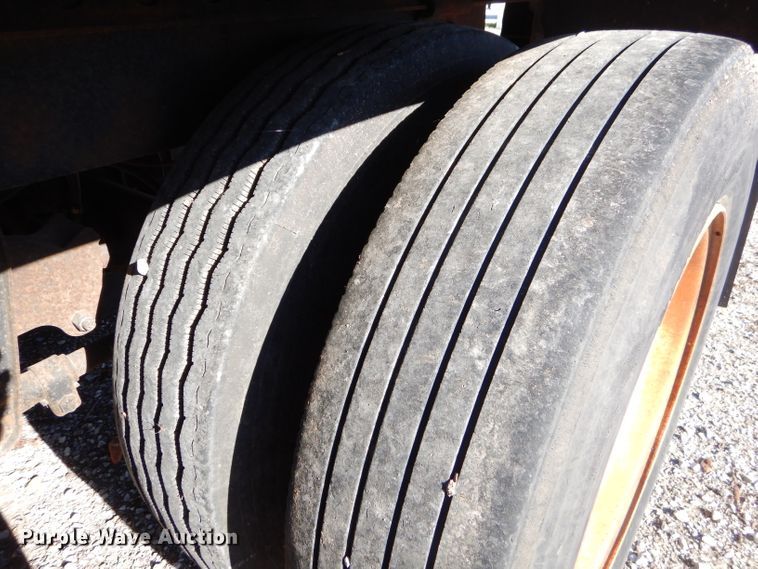 image for item FA9902 1996 Trailmobile commodity trailer