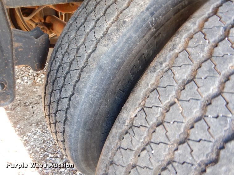 image for item FA9902 1996 Trailmobile commodity trailer