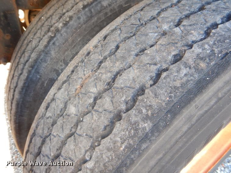 image for item FA9902 1996 Trailmobile commodity trailer