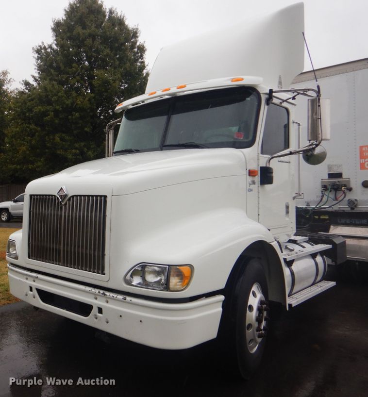 image for item FF9047 2007 International 9200i semi truck