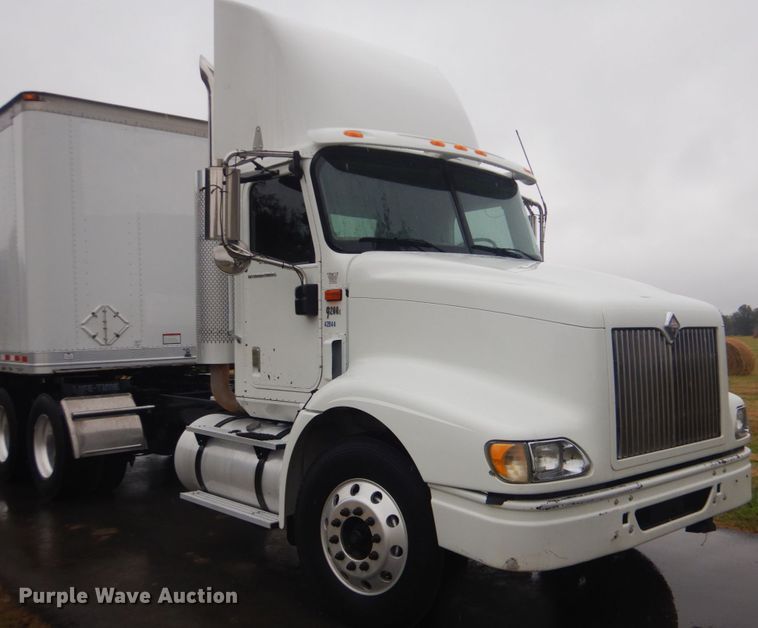 image for item FF9047 2007 International 9200i semi truck